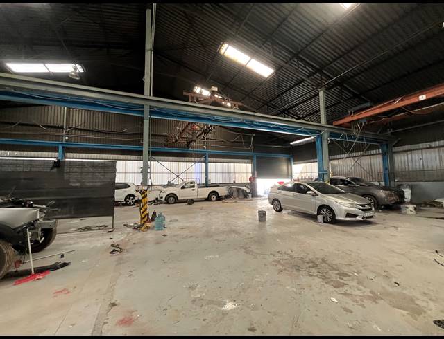 950M² WAREHOUSE TO LET IN EASTLEIGH